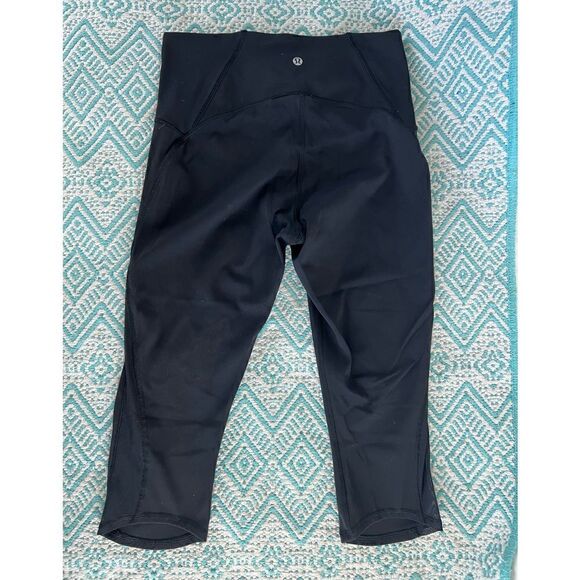 LULULEMON ATHLETICA BLAK CROPPED LEGGINGS WITH LACE ON SIDES WOMEN’S SIZE 8 - Picture 3 of 6